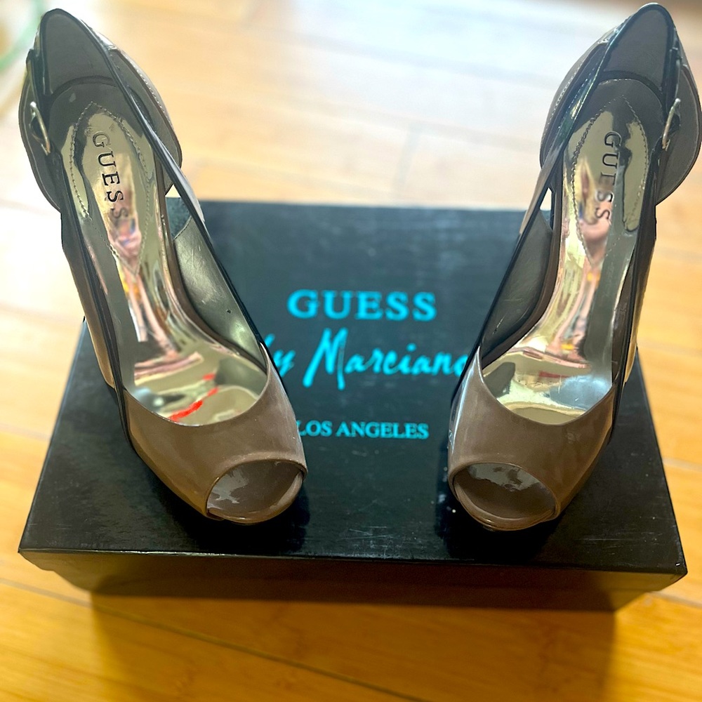 Guess two-tone pumps 7 1/2